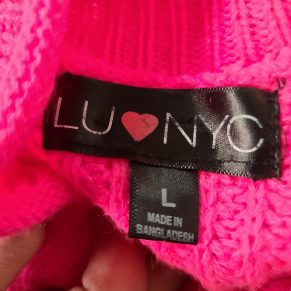 NWOT - HOT PINK KNITTED SWEATER - Picture 8 of 9